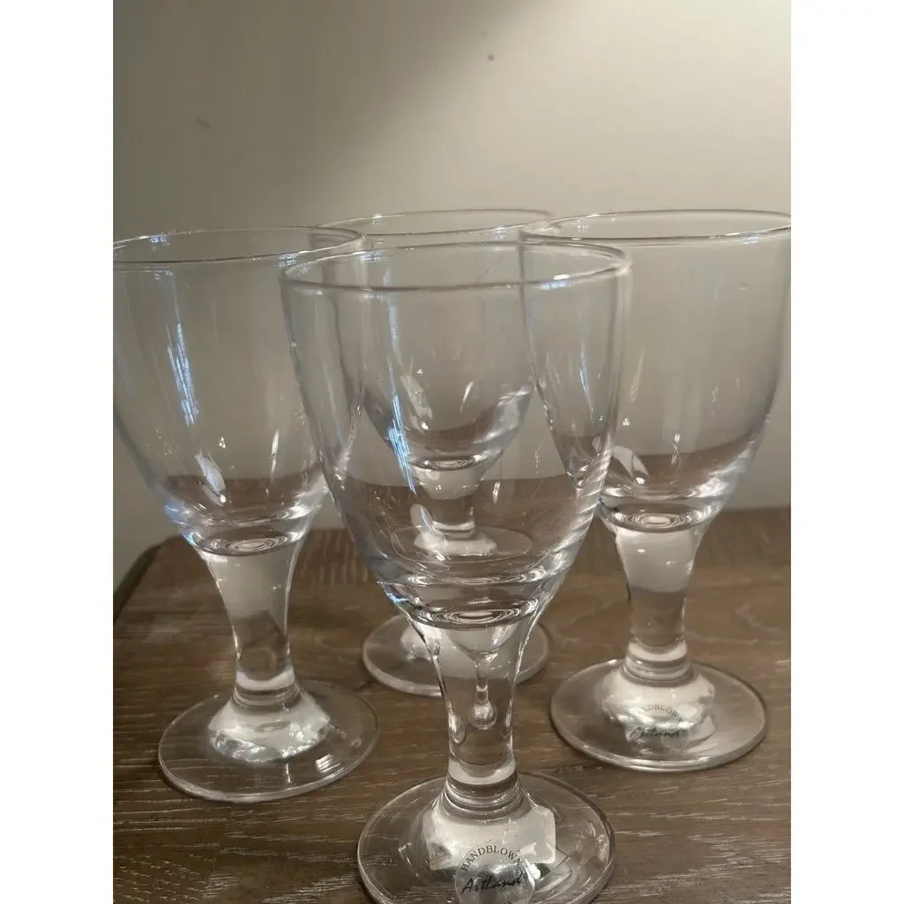 Artland Handblown Clear Glass set of 4 Oslo 10 Ounce Wine Glasses NEW Fine China